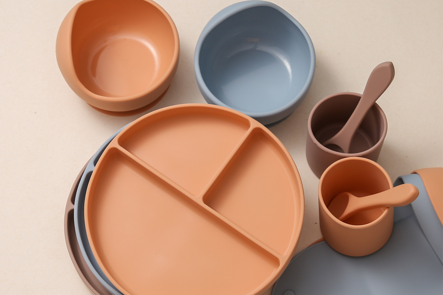 Easy-to-clean baby feeding set