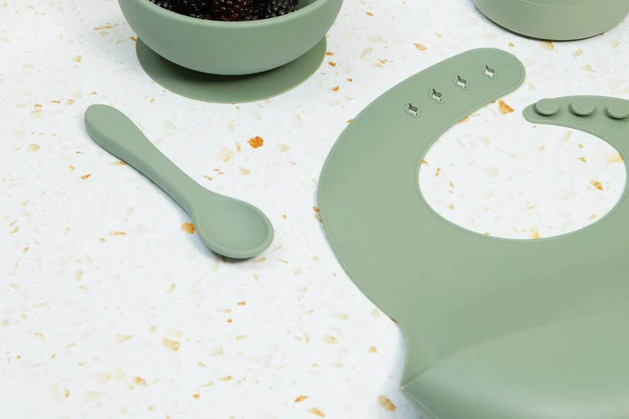 Easy-to-clean baby feeding set