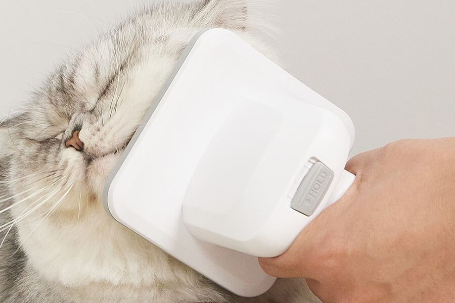 Low-noise pet grooming device